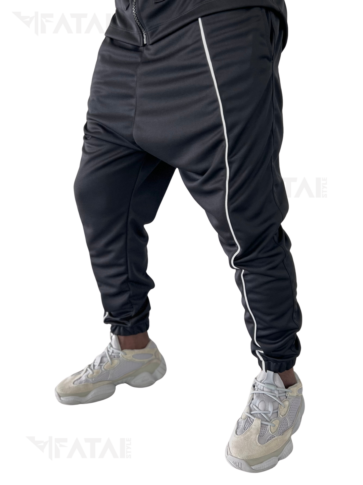 Pantaloni negri cu alb ca design