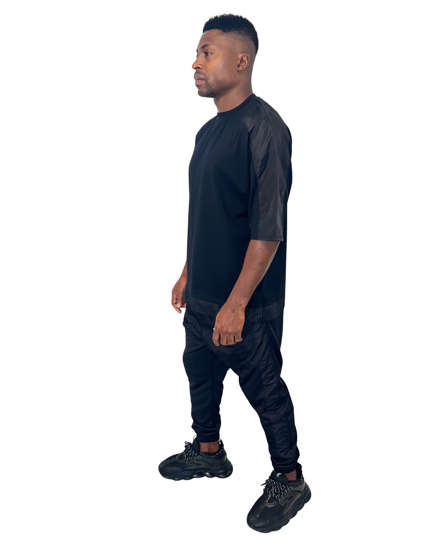 Pantaloni negri in combinatie cu fas