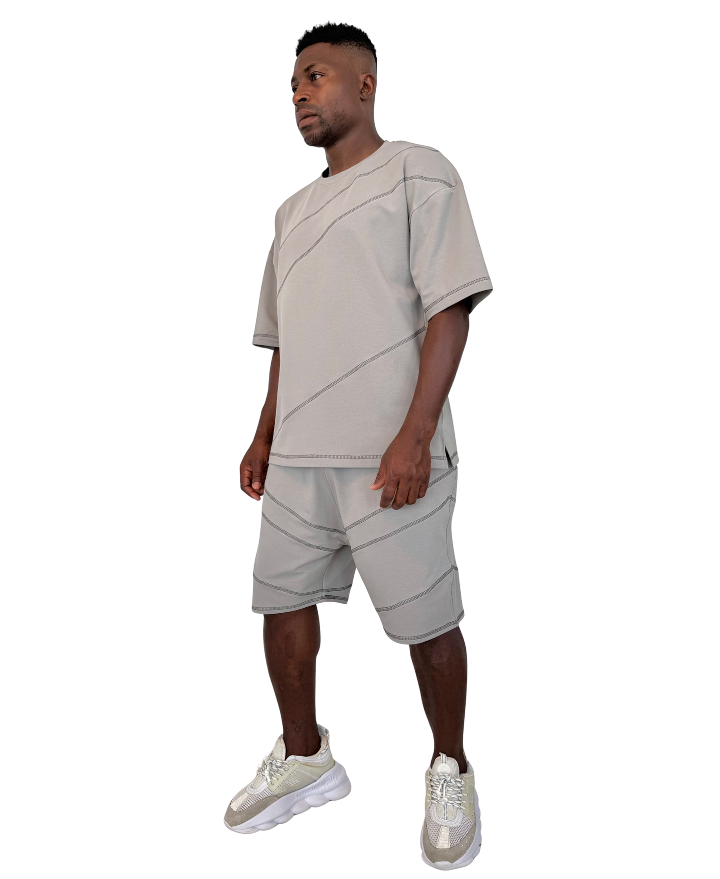 Pantaloni scurti gri cu diverse cusaturi