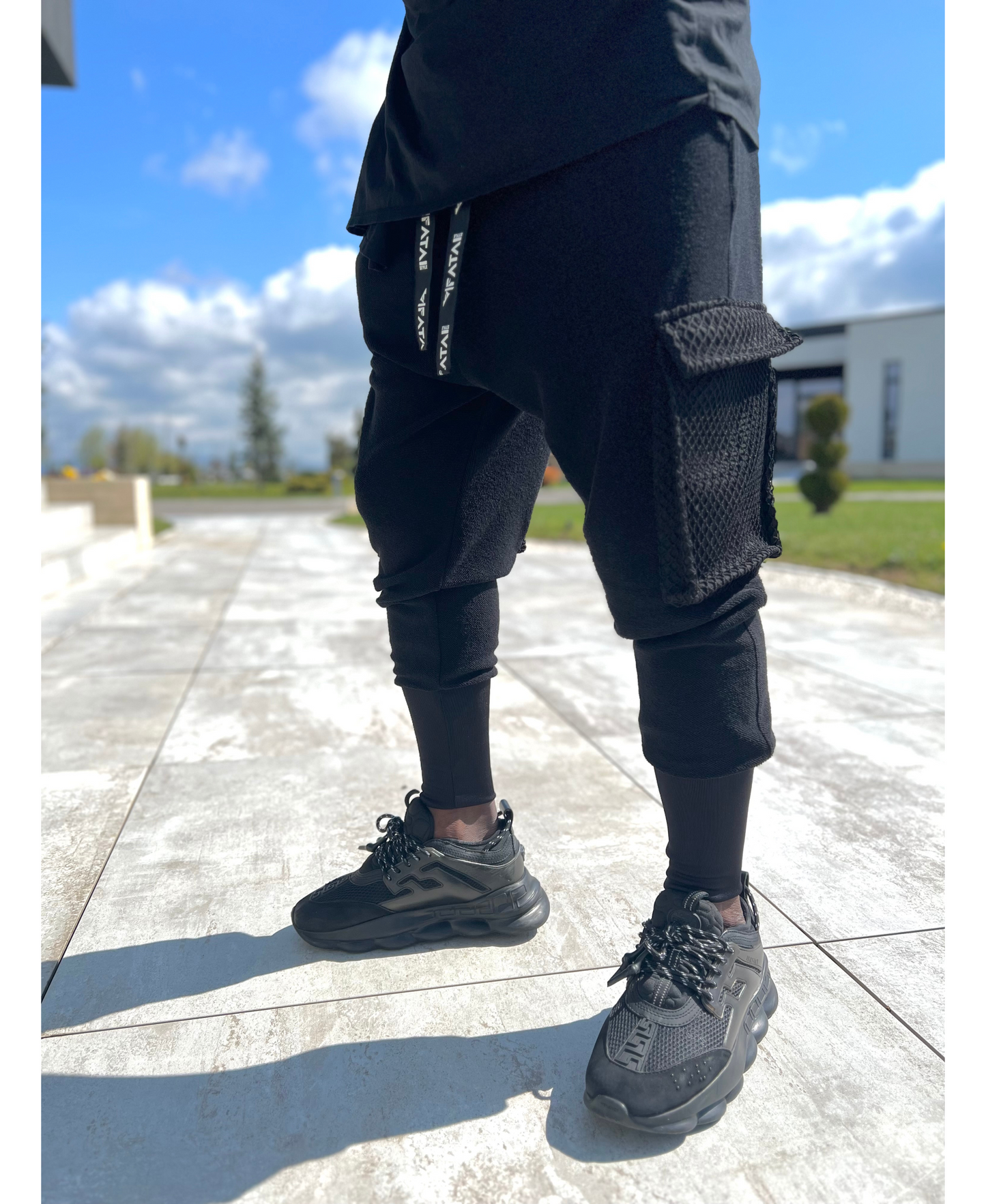 Pantaloni negri cu buzunare cu plasa