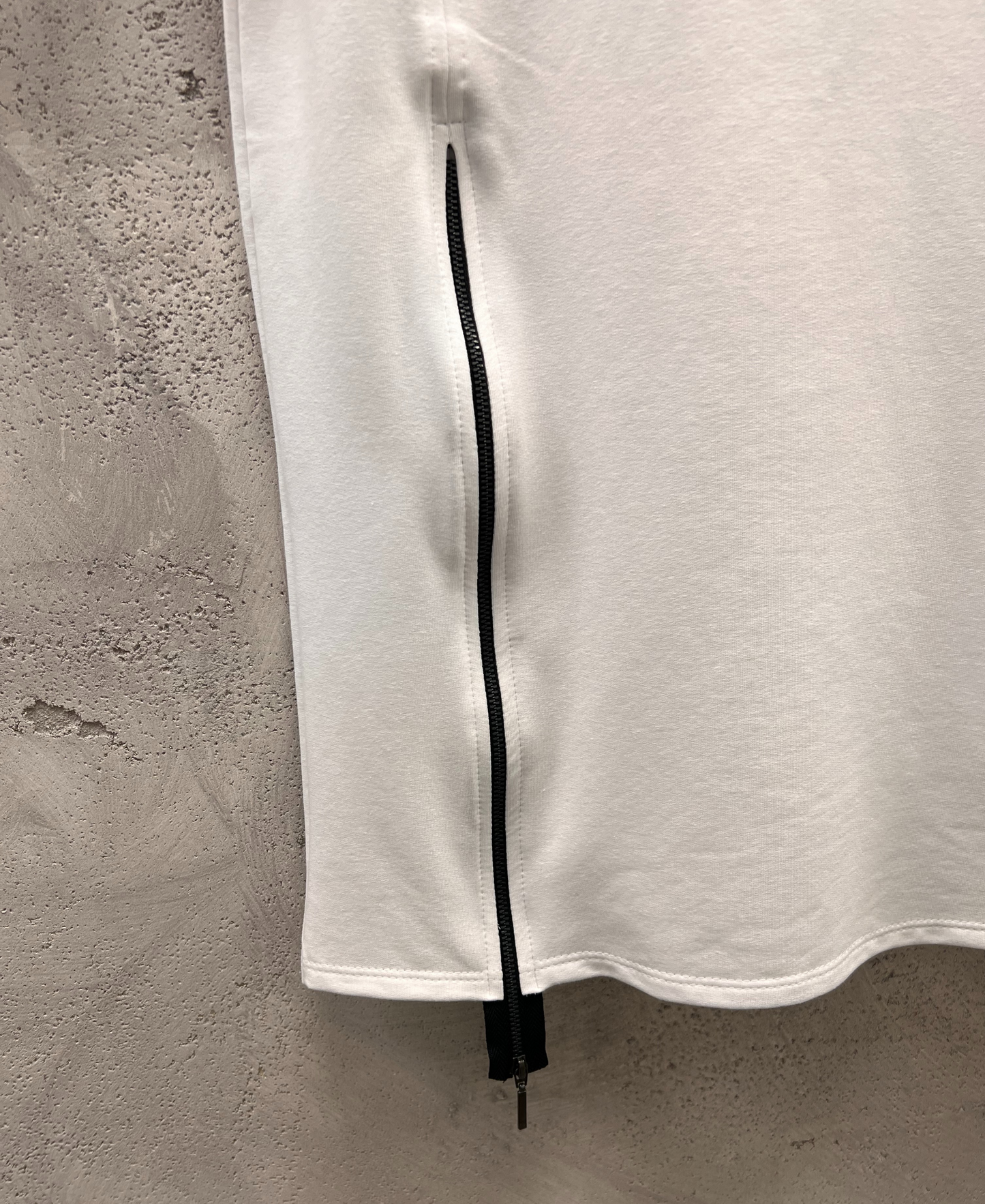 Tricou alb cu fermoare