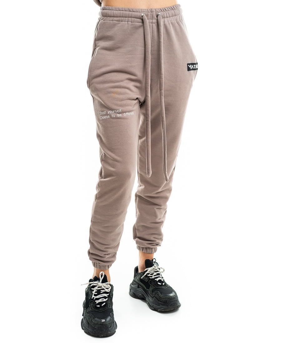 Pantaloni capuccino imprimati cu folie aplicata prin termotransfer