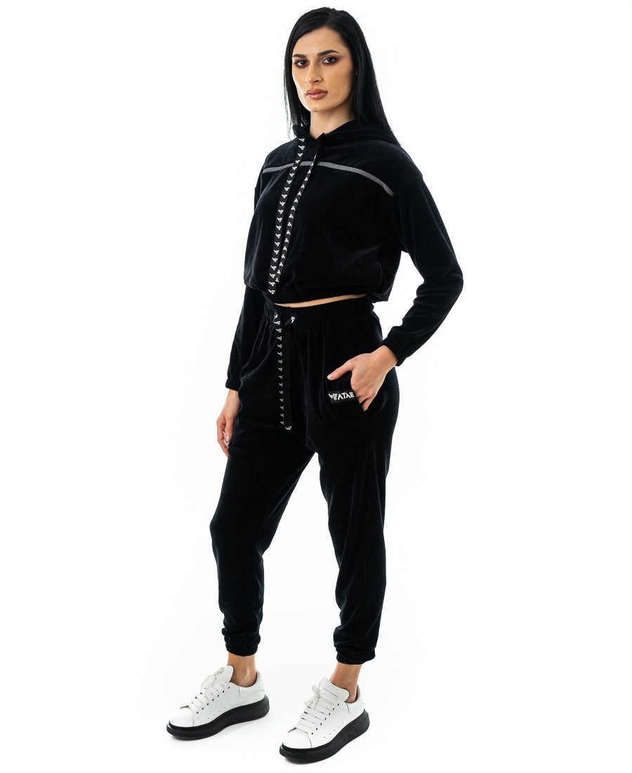Trening negru catifea cu o cusatura alba