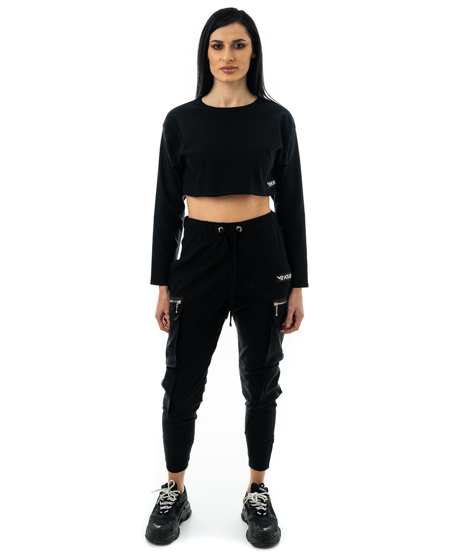 Compleu casual negru cu bluza scurta si pantalon cu buzunare laterale