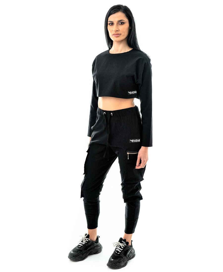 Compleu casual negru cu bluza scurta si pantalon cu buzunare laterale