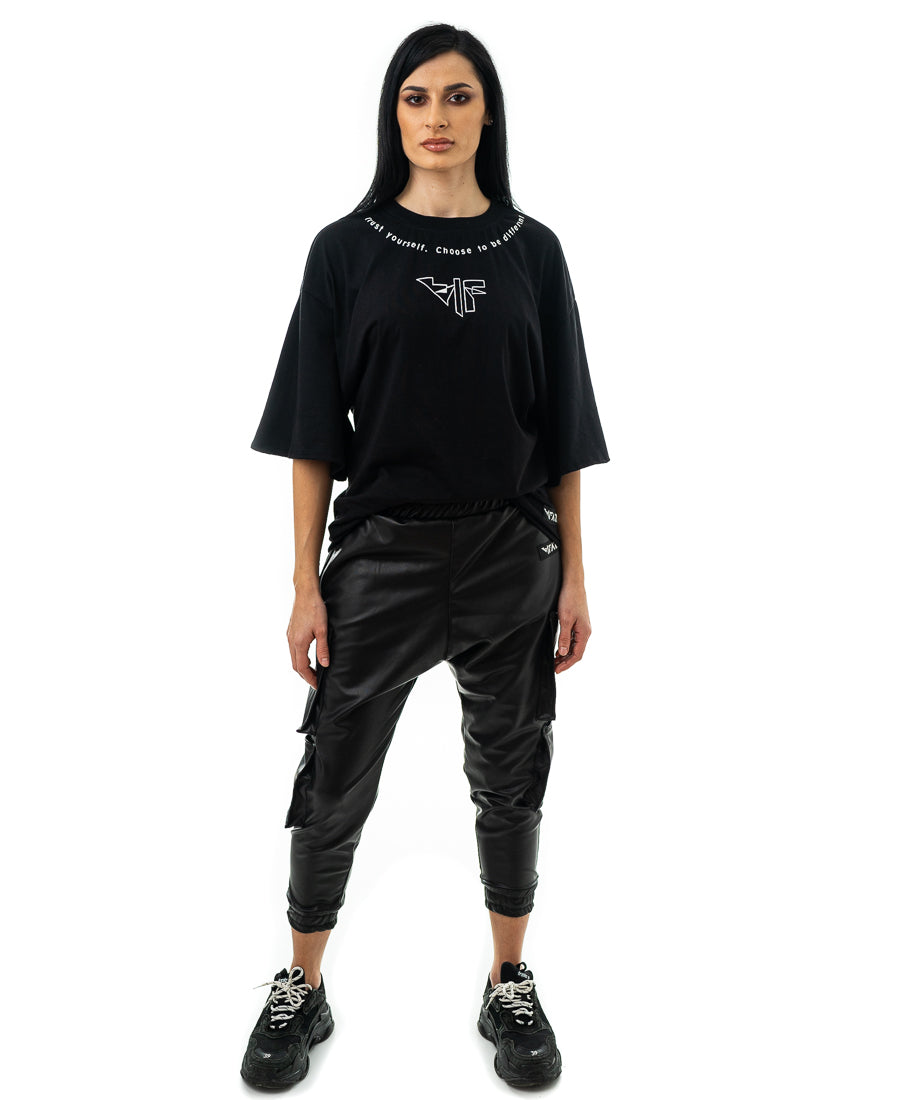 Pantaloni negri cu buzunare laterale din imitatie de piele