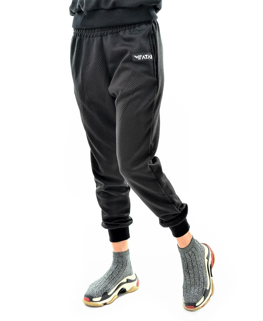 Pantaloni negri cu model patratele