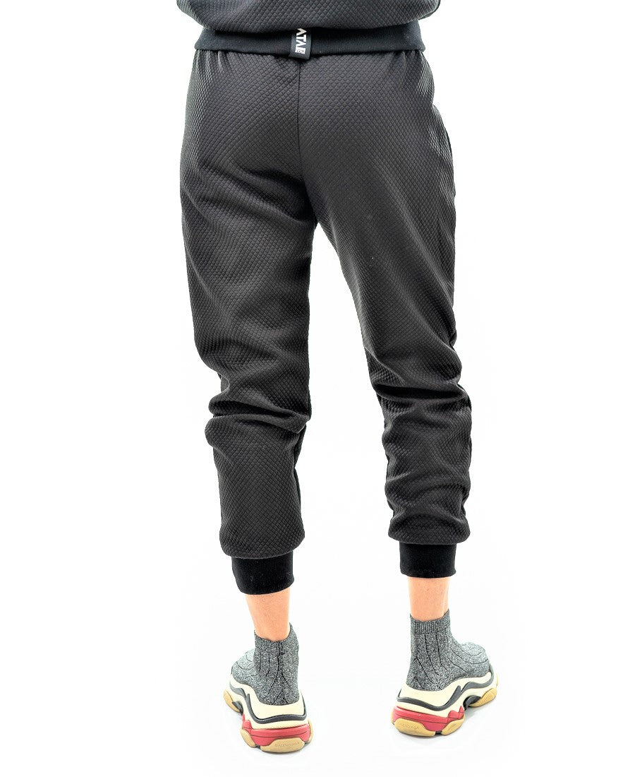 Pantaloni negri cu model patratele