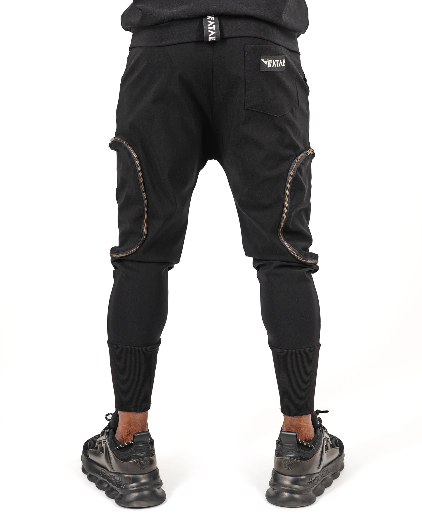 Pantaloni negri cu buzunare laterale detasabile