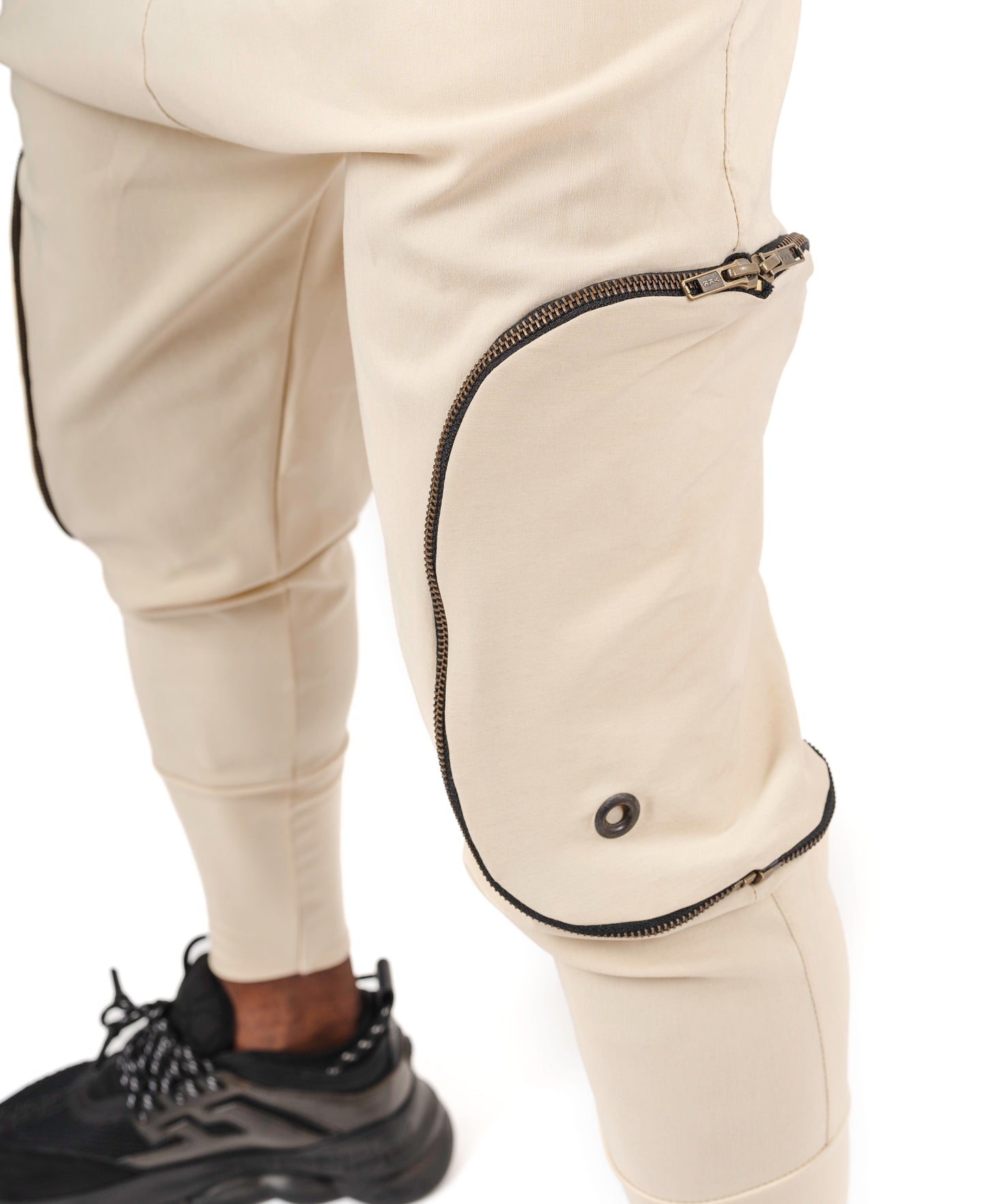 Pantaloni crem cu buzunare laterale detasabile