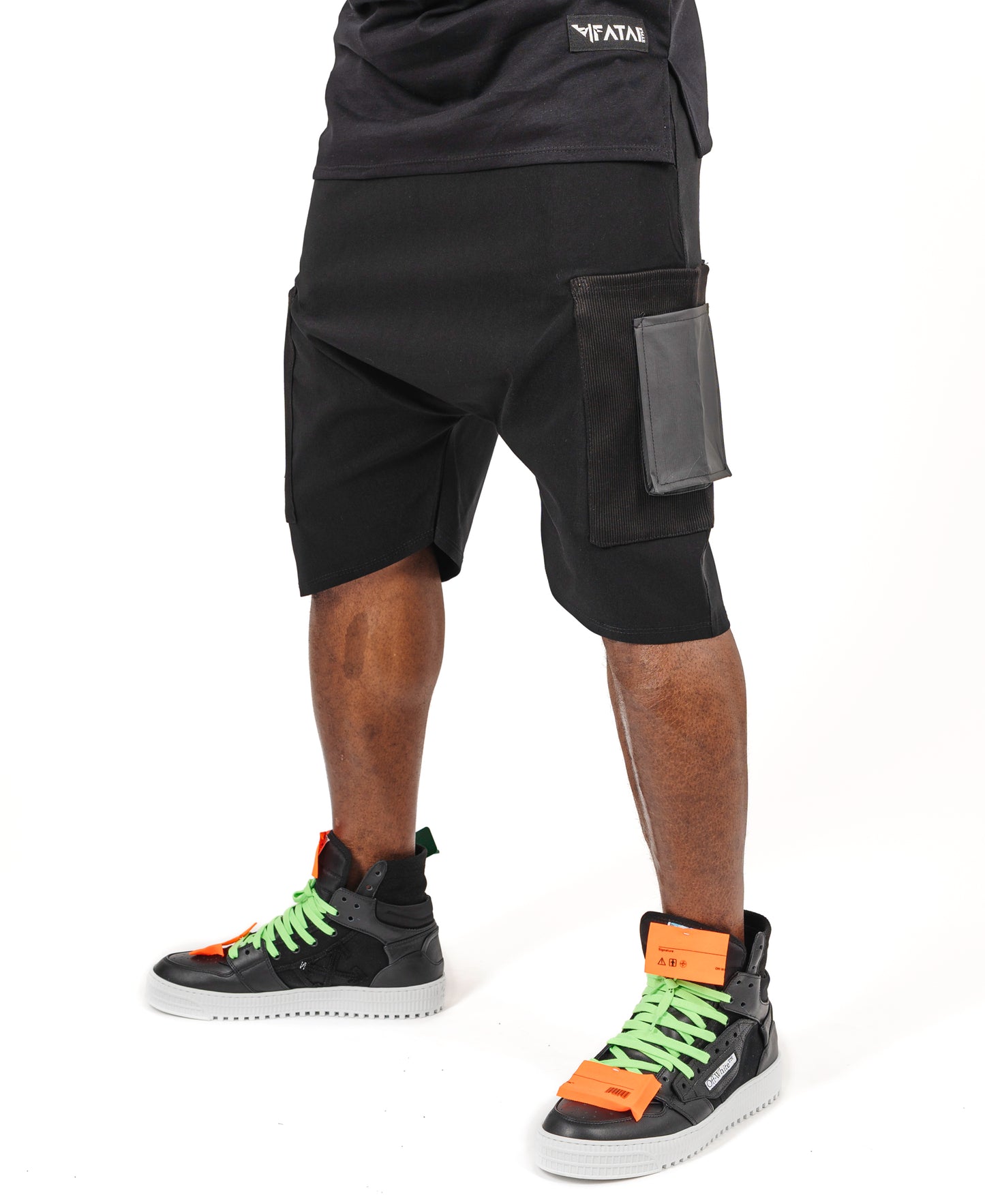 Pantaloni negri cu buzunare laterale cu design