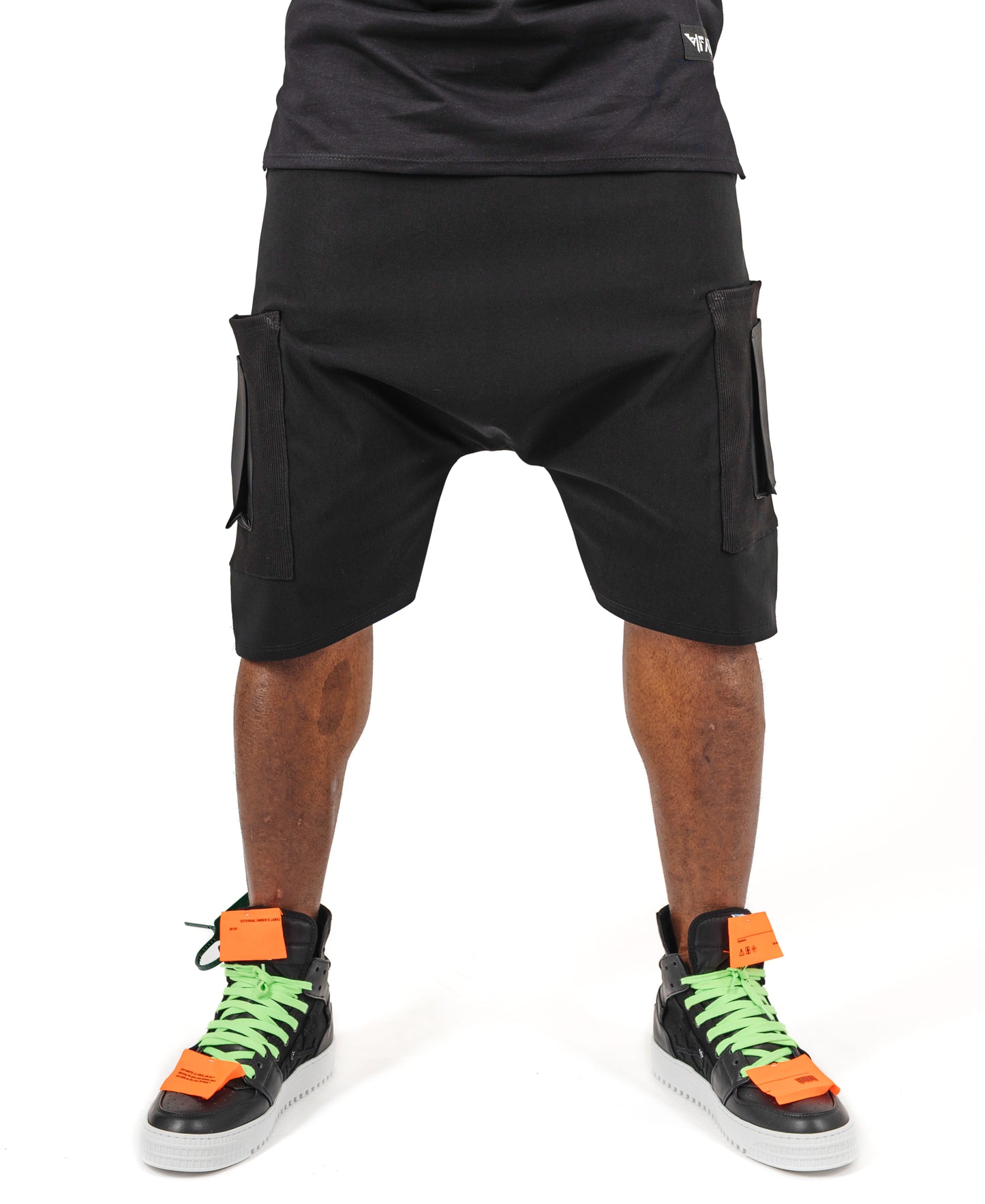 Pantaloni negri cu buzunare laterale cu design