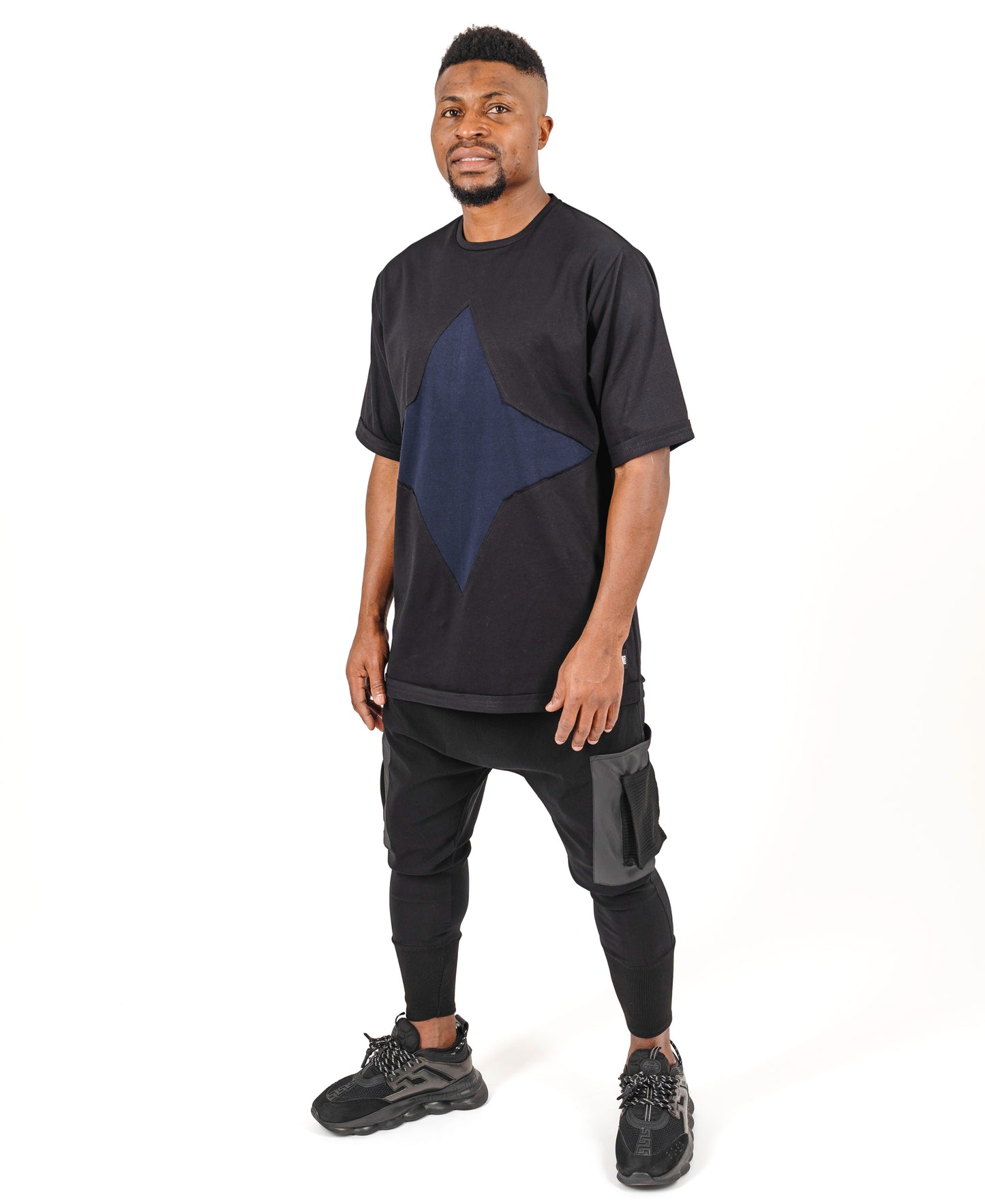 Tricou negru oversize cu design albastru
