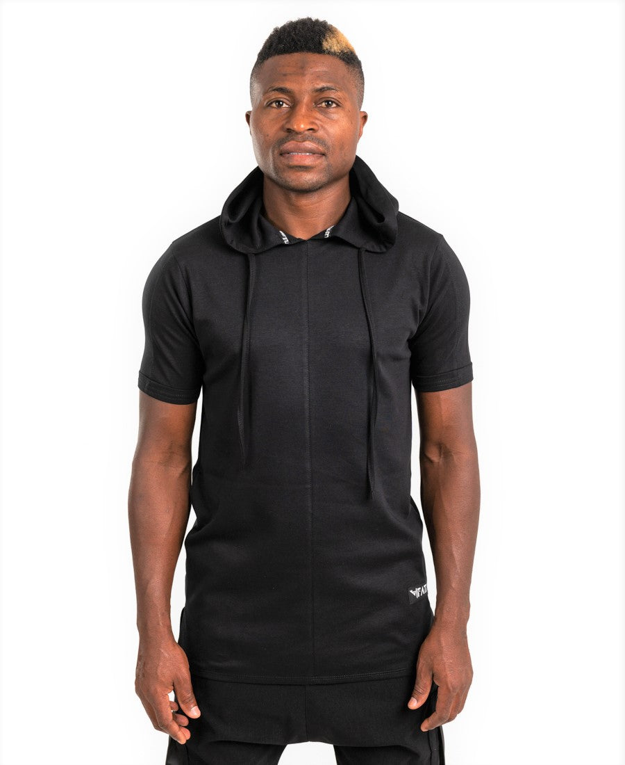 Tricou negru cu gluga si detalii la maneci