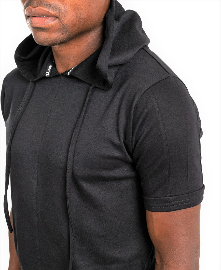 Tricou negru cu gluga si detalii la maneci