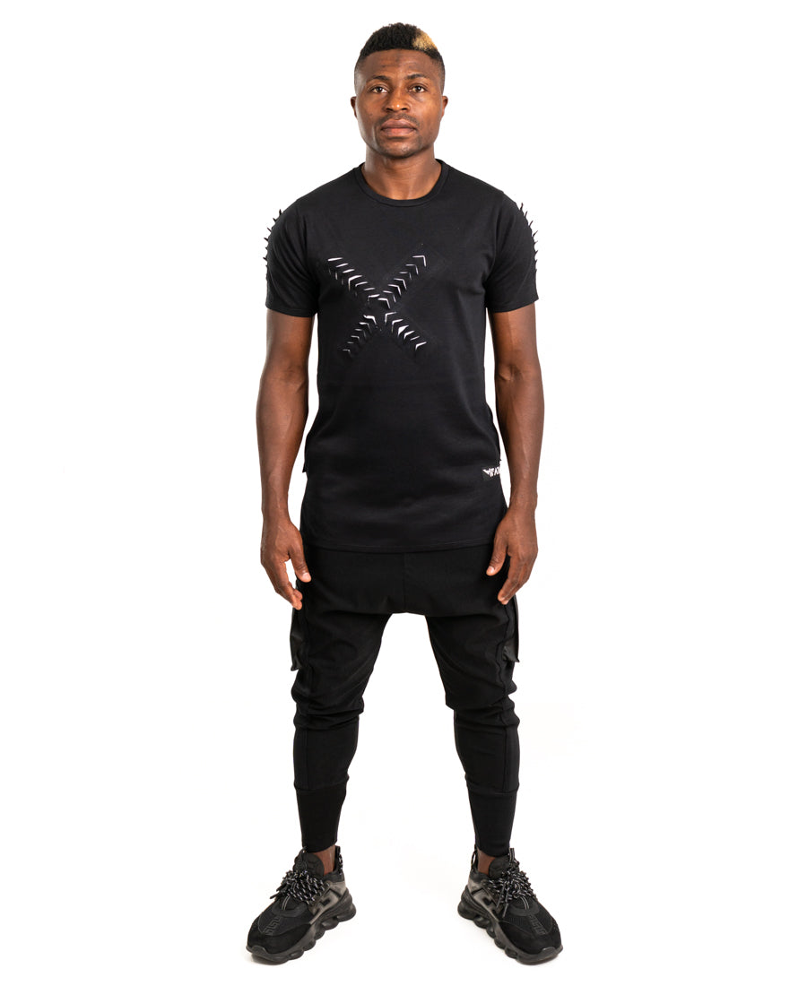 Tricou negru cu multiple taieturi albe