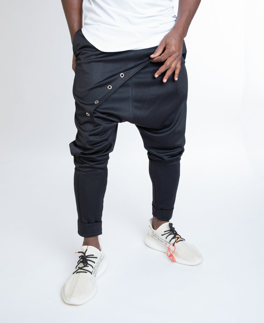 Black trousers with metal accesories - Fatai Style