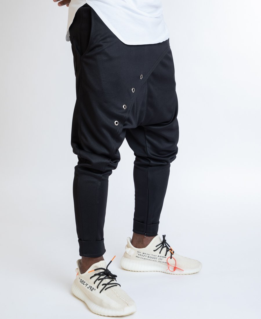 Black trousers with metal accesories - Fatai Style