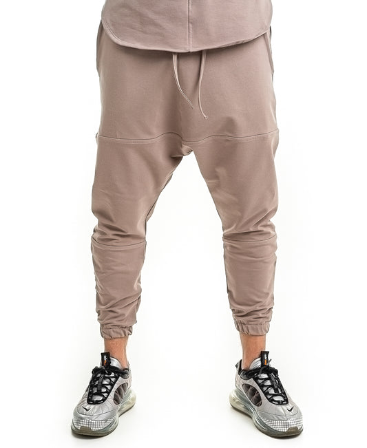 Pantaloni capuccino cu doua cusaturi orizontale