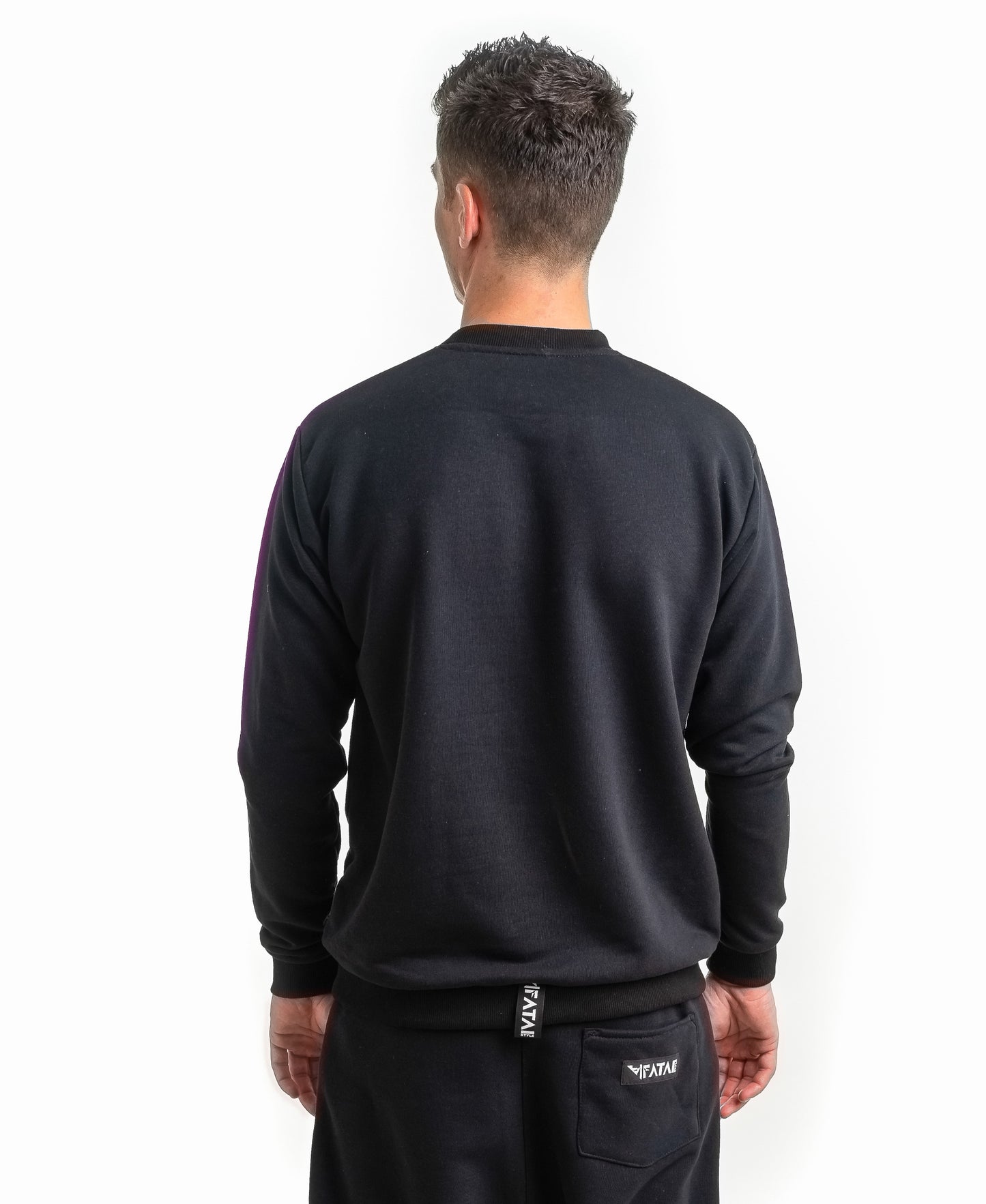 Hanorac negru cu logo si scris imprimat