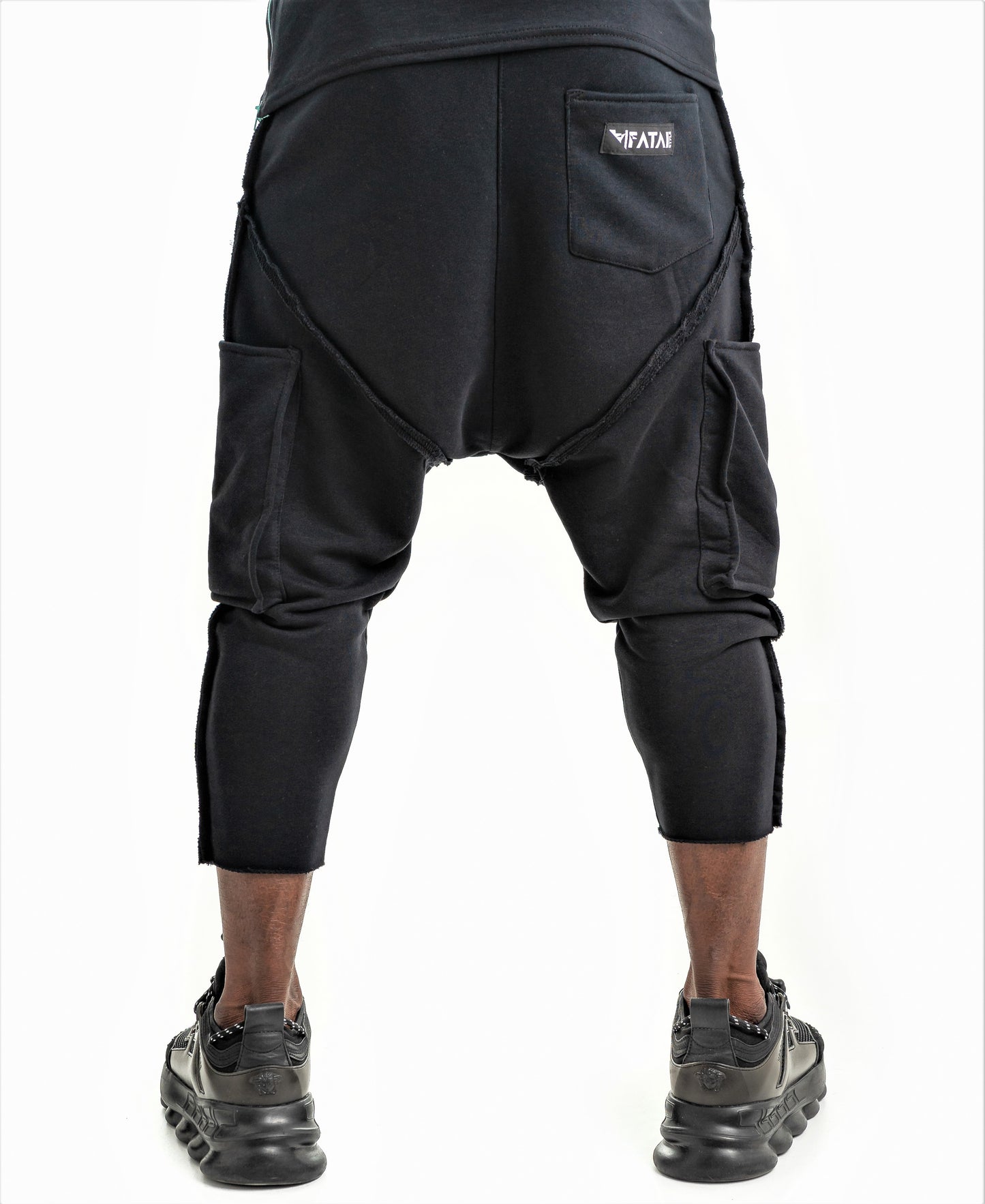 Pantaloni negri cu buzunare aplicate si cusatura diagonala