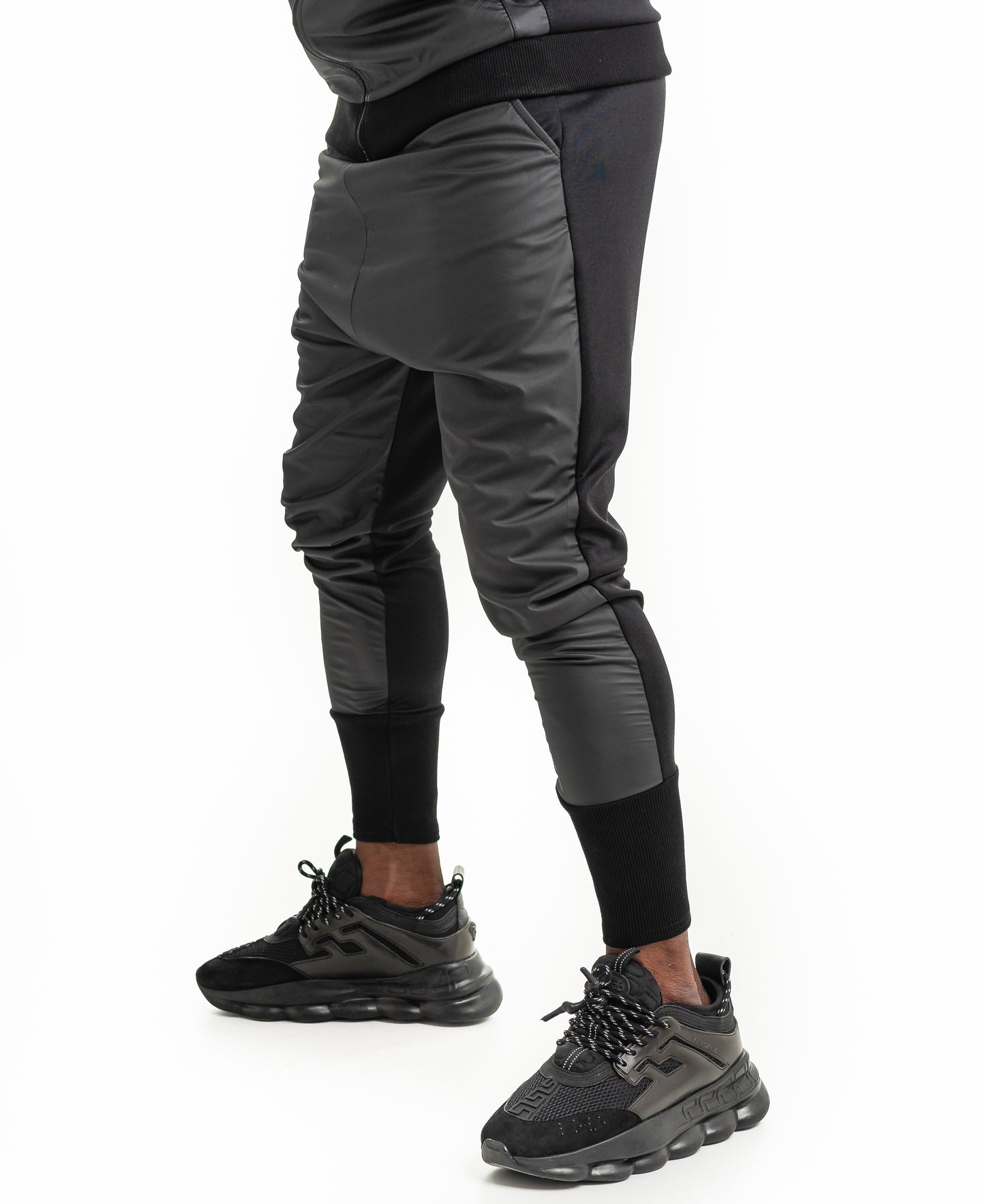 Pantaloni negri cu detalii imitatie piele