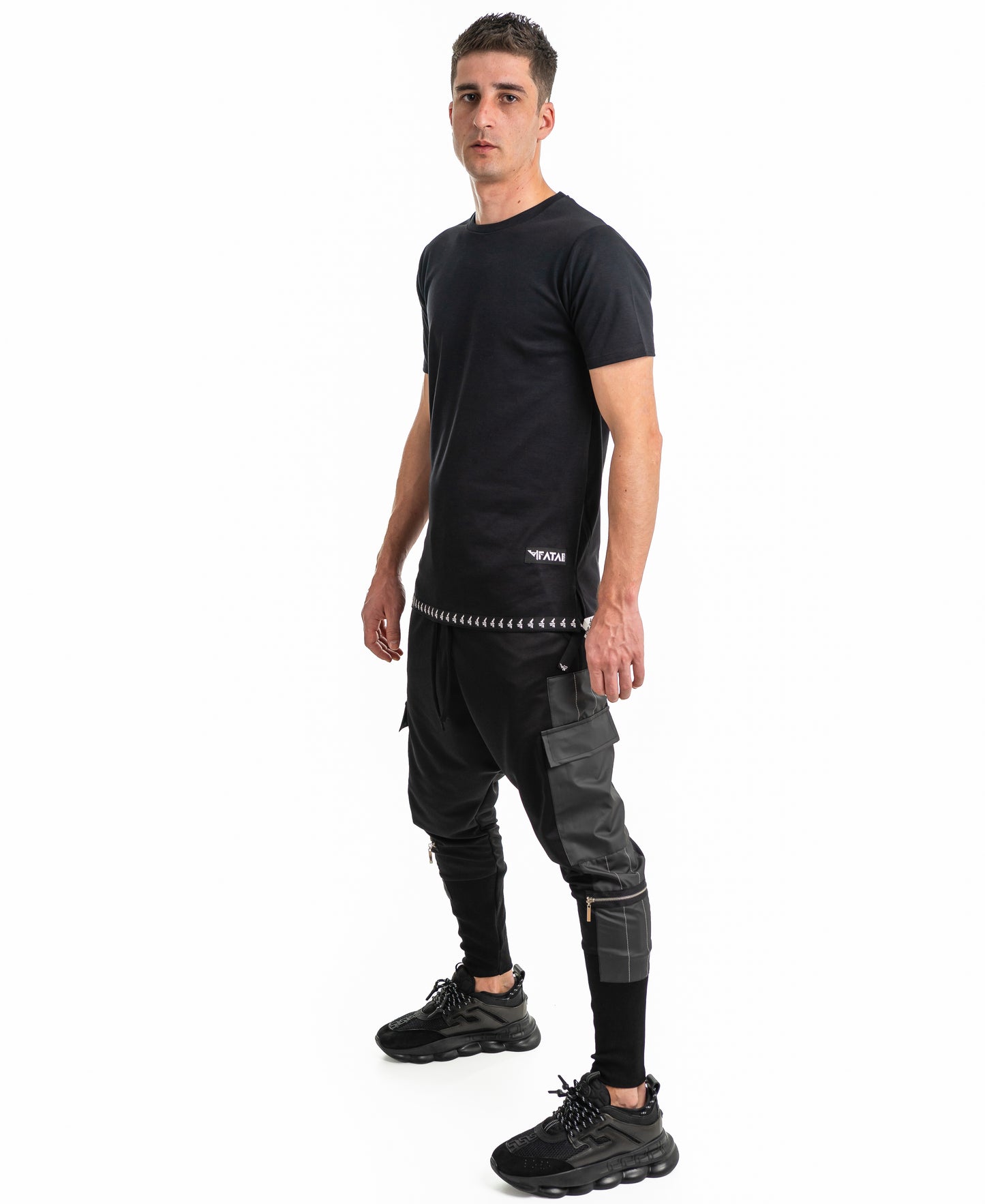 Pantaloni negri cu detalii din imitatie piele