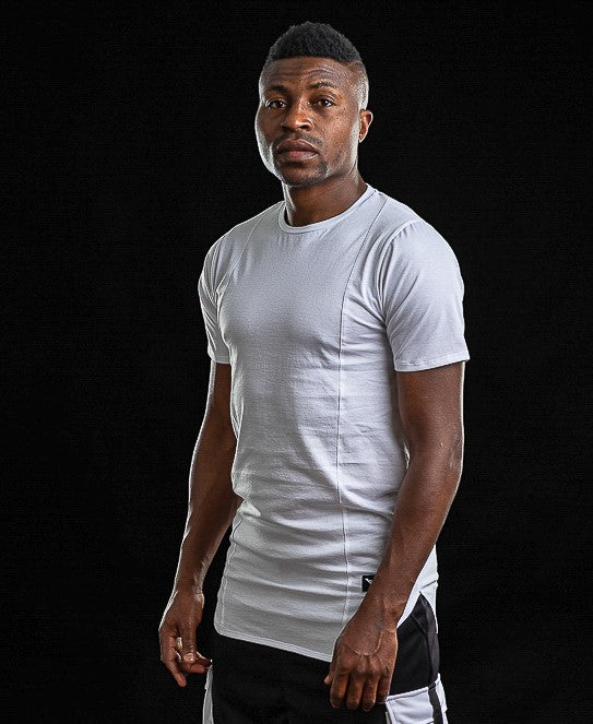 Tricou alb cu doua cusaturi verticale