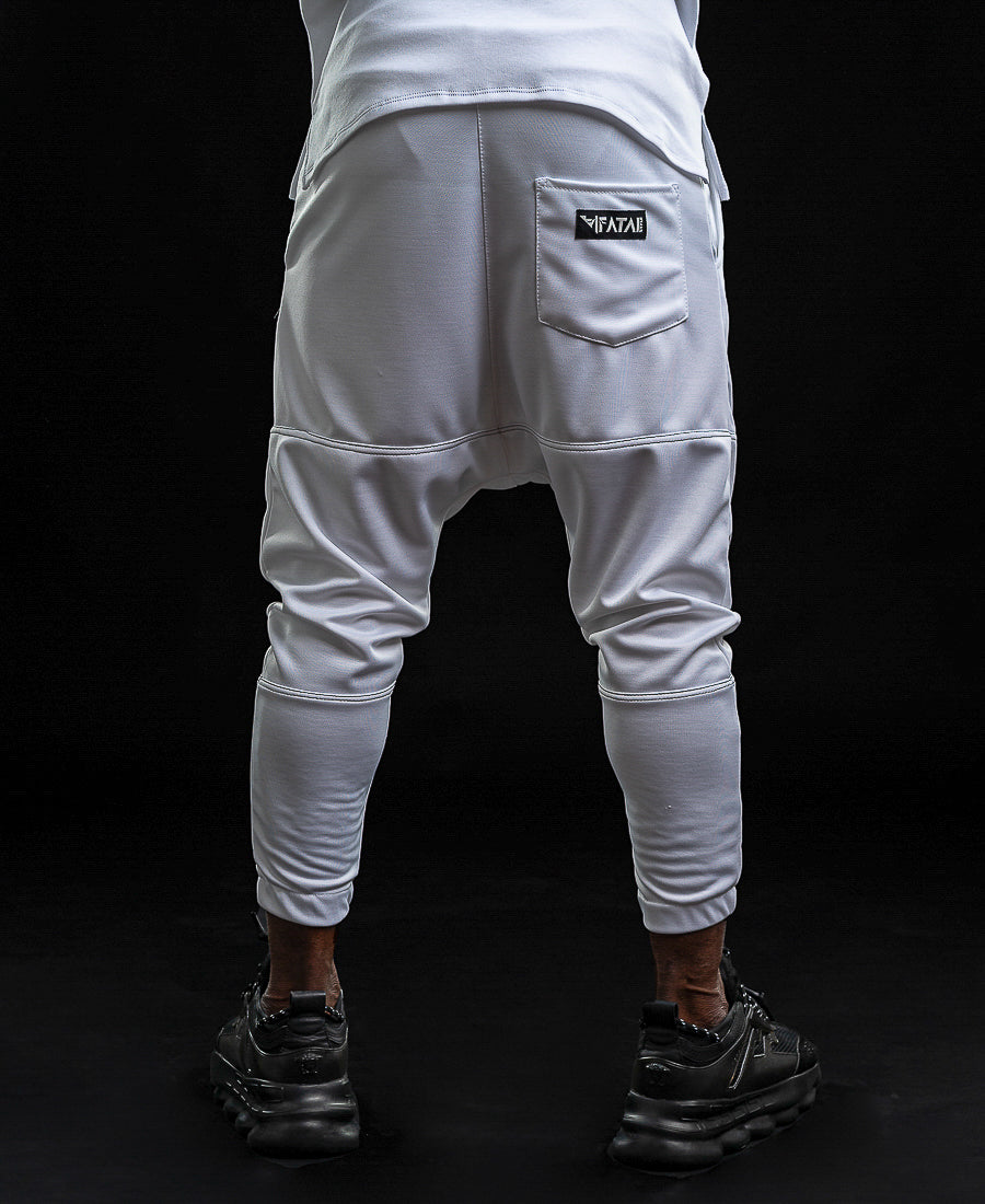 Pantaloni albi cu doua cusaturi orizontale