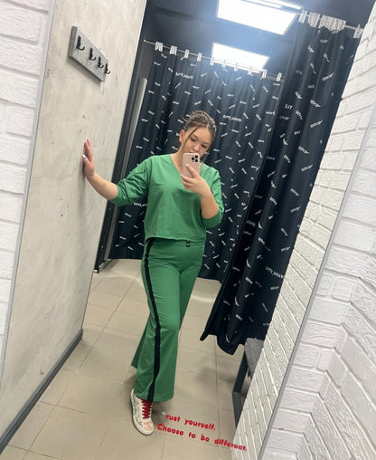 Trening verde cu detalii negre