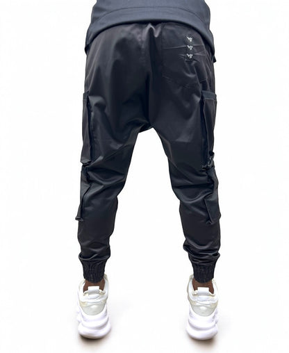 Pantaloni negri casul din material lucios cu buzunare laterale