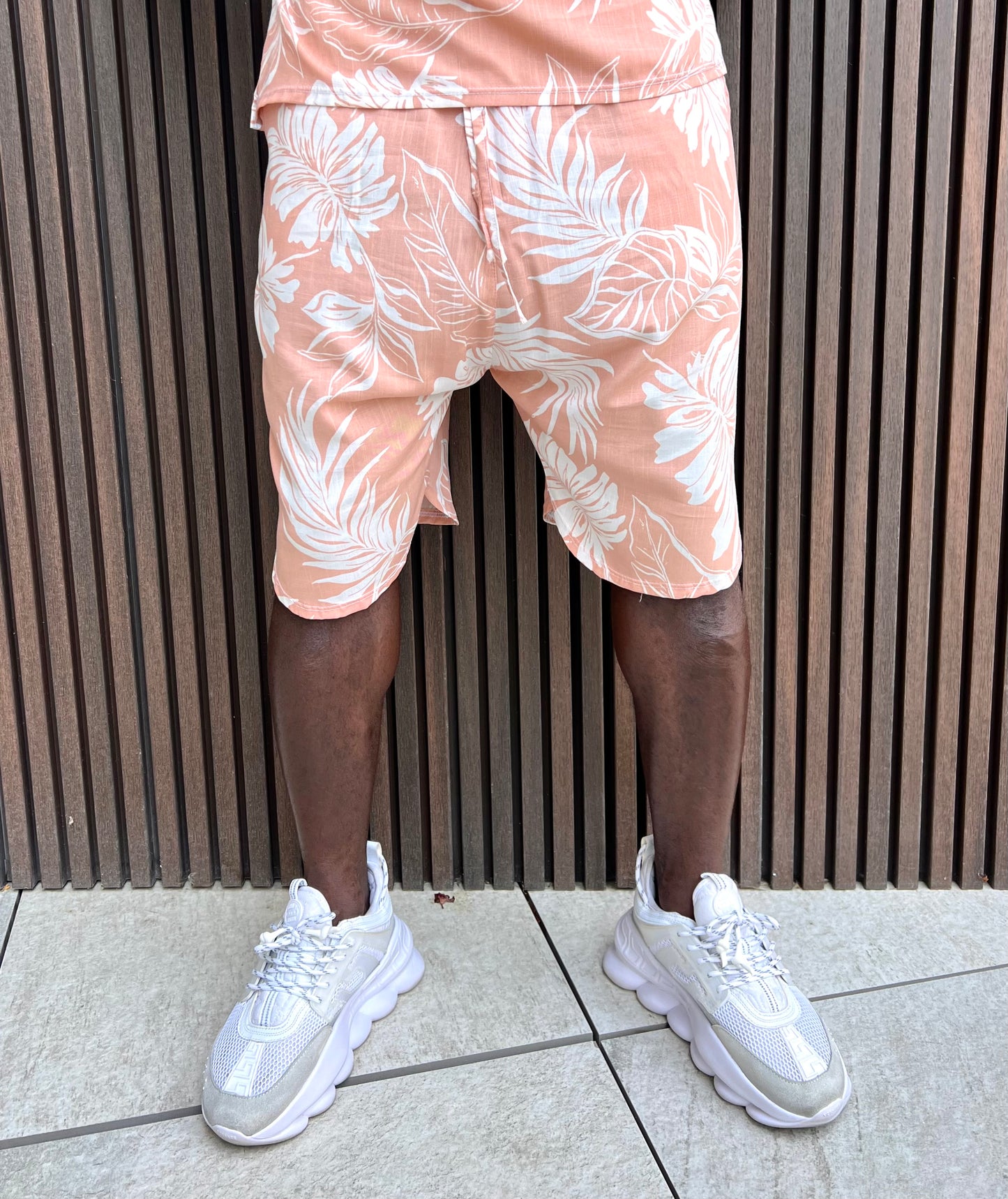 Pantaloni scurti in culori de vara
