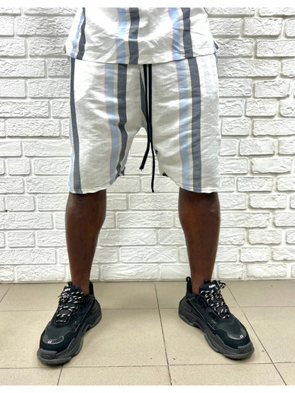 Pantaloni scurti in culori de vara