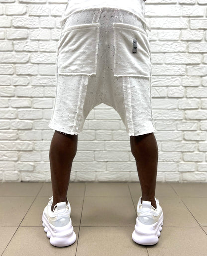 Pantaloni scurti albi cu material perforat la suprafata ca design