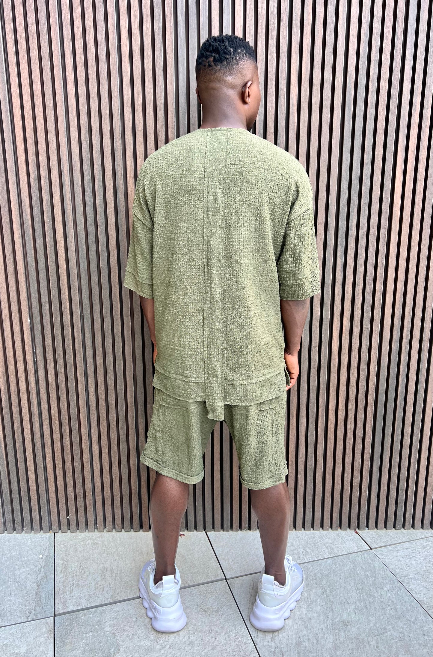 Compleu kaki cu pantaloni scurti din material vaporos