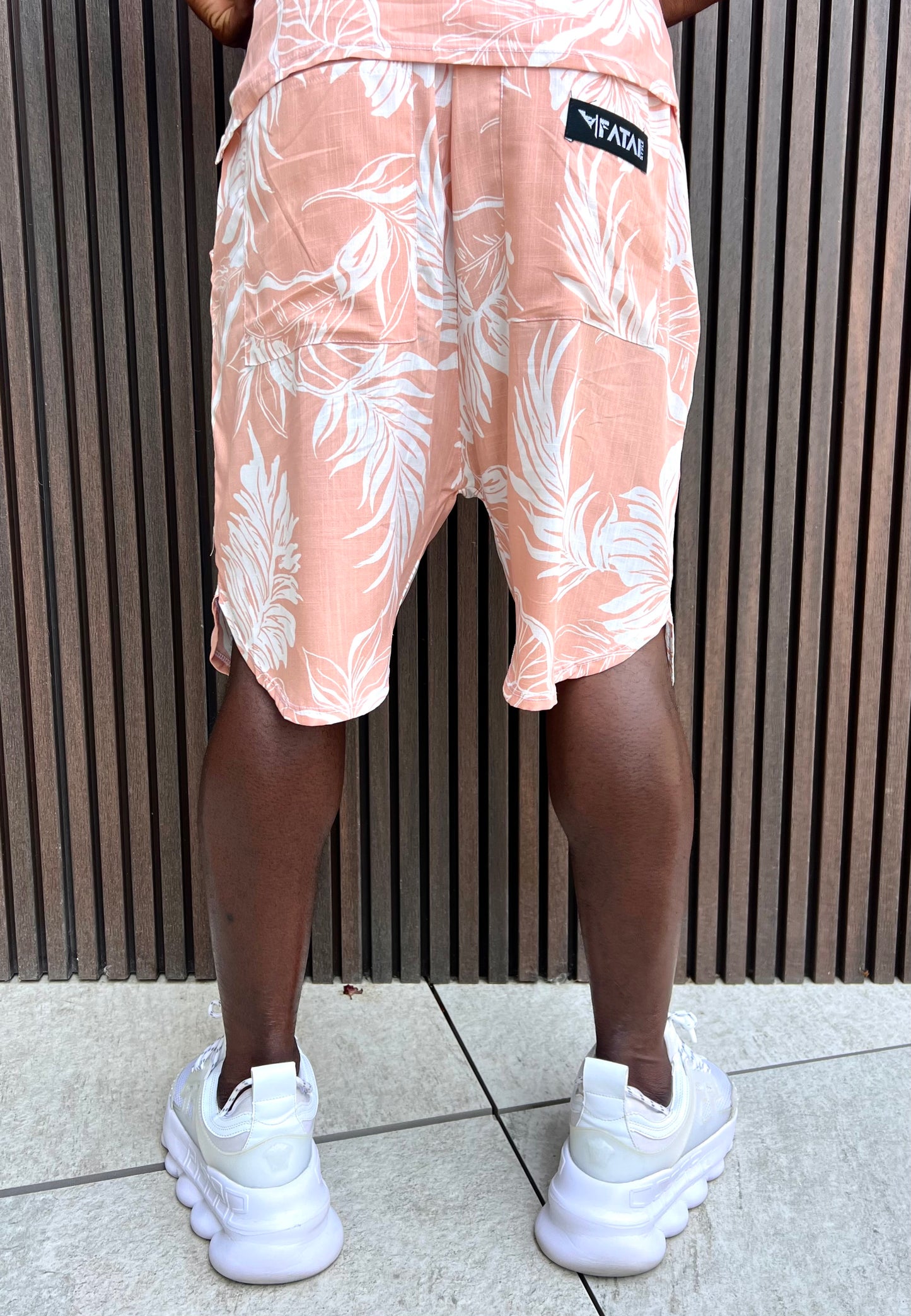 Pantaloni scurti in culori de vara