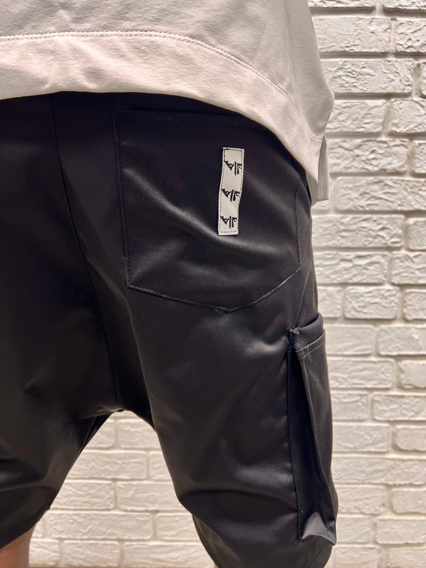 Pantaloni negri casual cu detalii negre