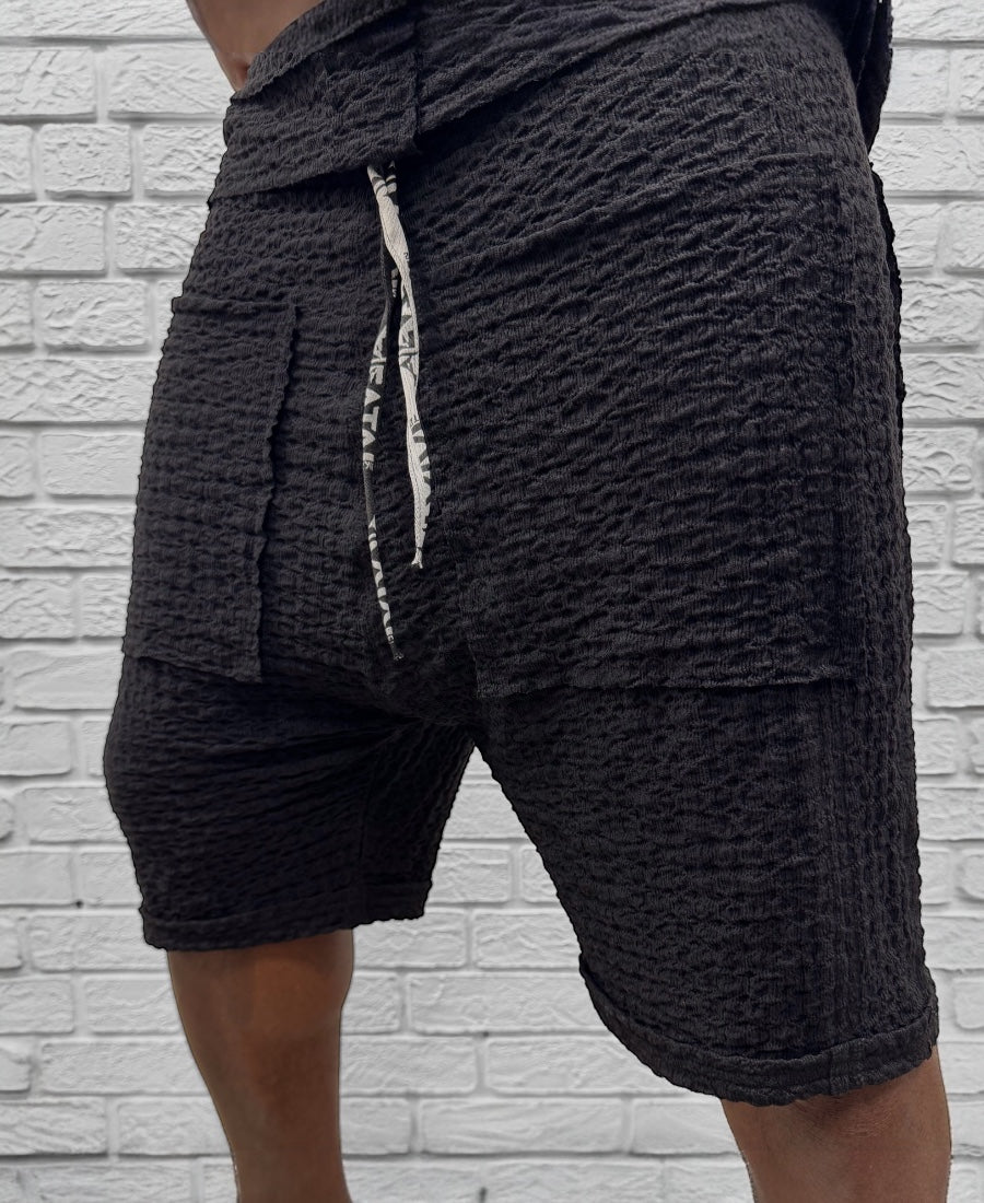 Compleu negru cu pantaloni scurti din marerial vaporos