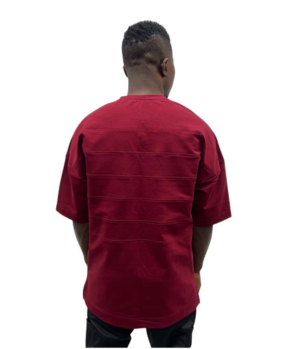 Tricou burgundy cu diverse cusaturi ca design