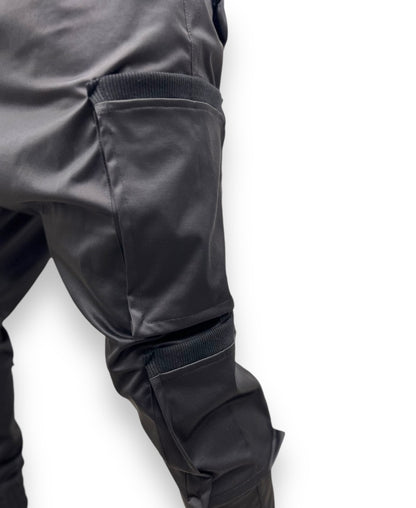 Pantaloni negri casul din material lucios cu buzunare laterale