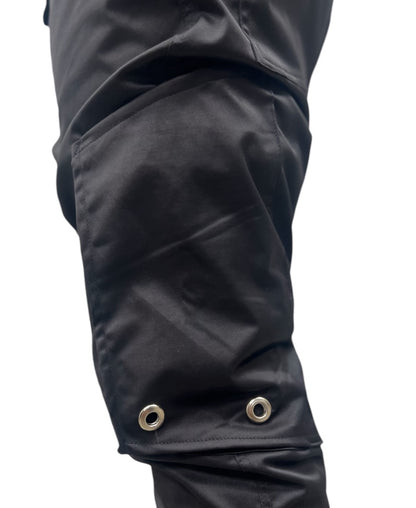 Pantaloni negri casual din material lucios cu buzunar laterale si capse de design