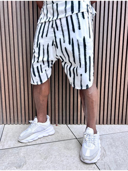 Pantaloni scurti albi cu detalii negre