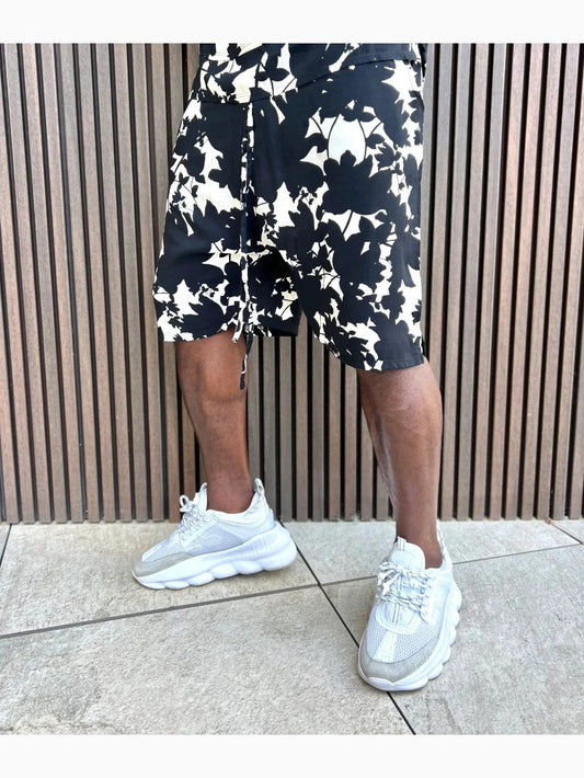 Pantaloni scurti negri cu design crem