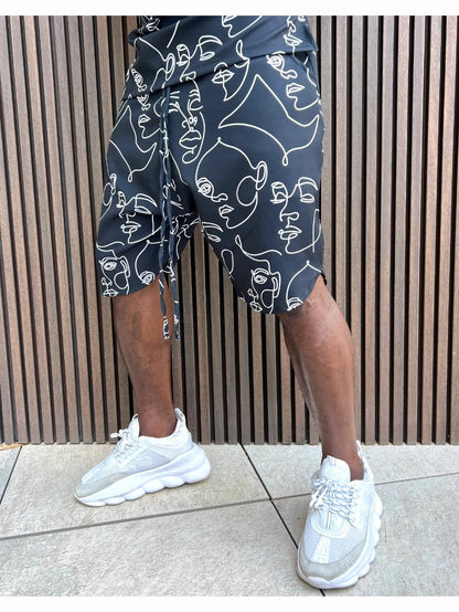 Pantaloni scurti negri cu design grafic