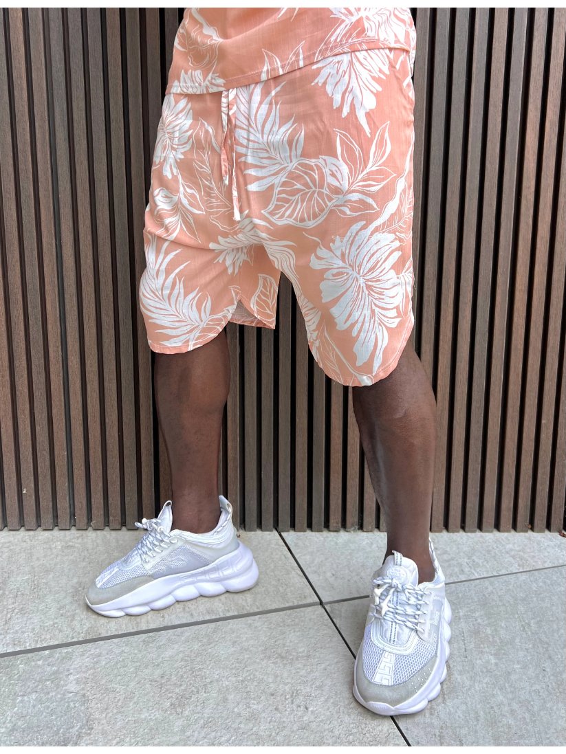 Pantaloni scurti in culori de vara