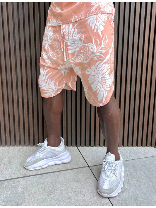 Pantaloni scurti in culori de vara