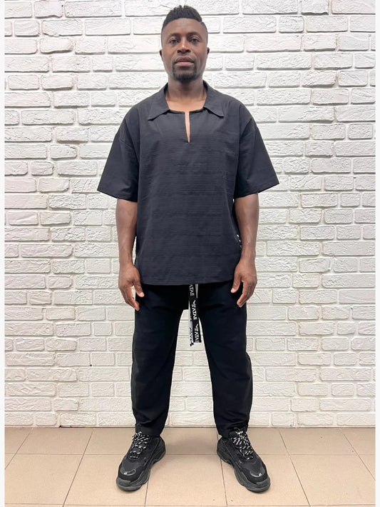 Compleu negru casual cu tricou decoltat