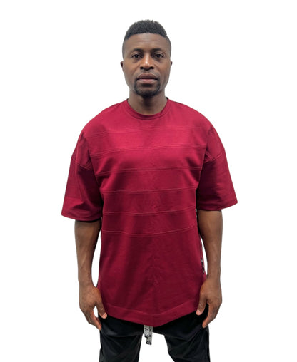 Tricou burgundy cu diverse cusaturi ca design