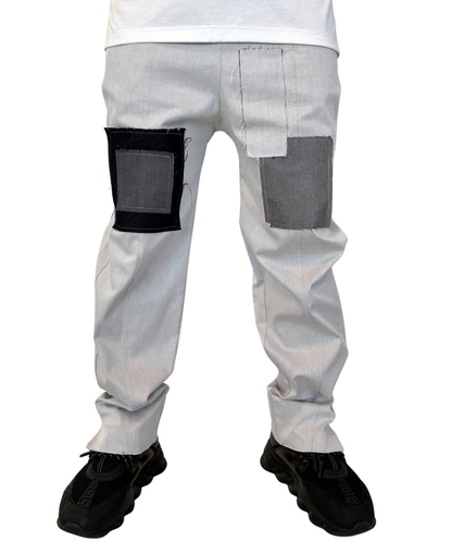 Pantaloni lungi tip blugi cu diverse petice de design