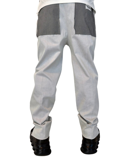 Pantaloni lungi tip blugi cu diverse petice de design